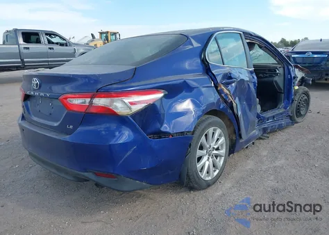 2018 Toyota Camry Le z USA, uszkodzony, nr VIN 4T1B11HK5JU564475